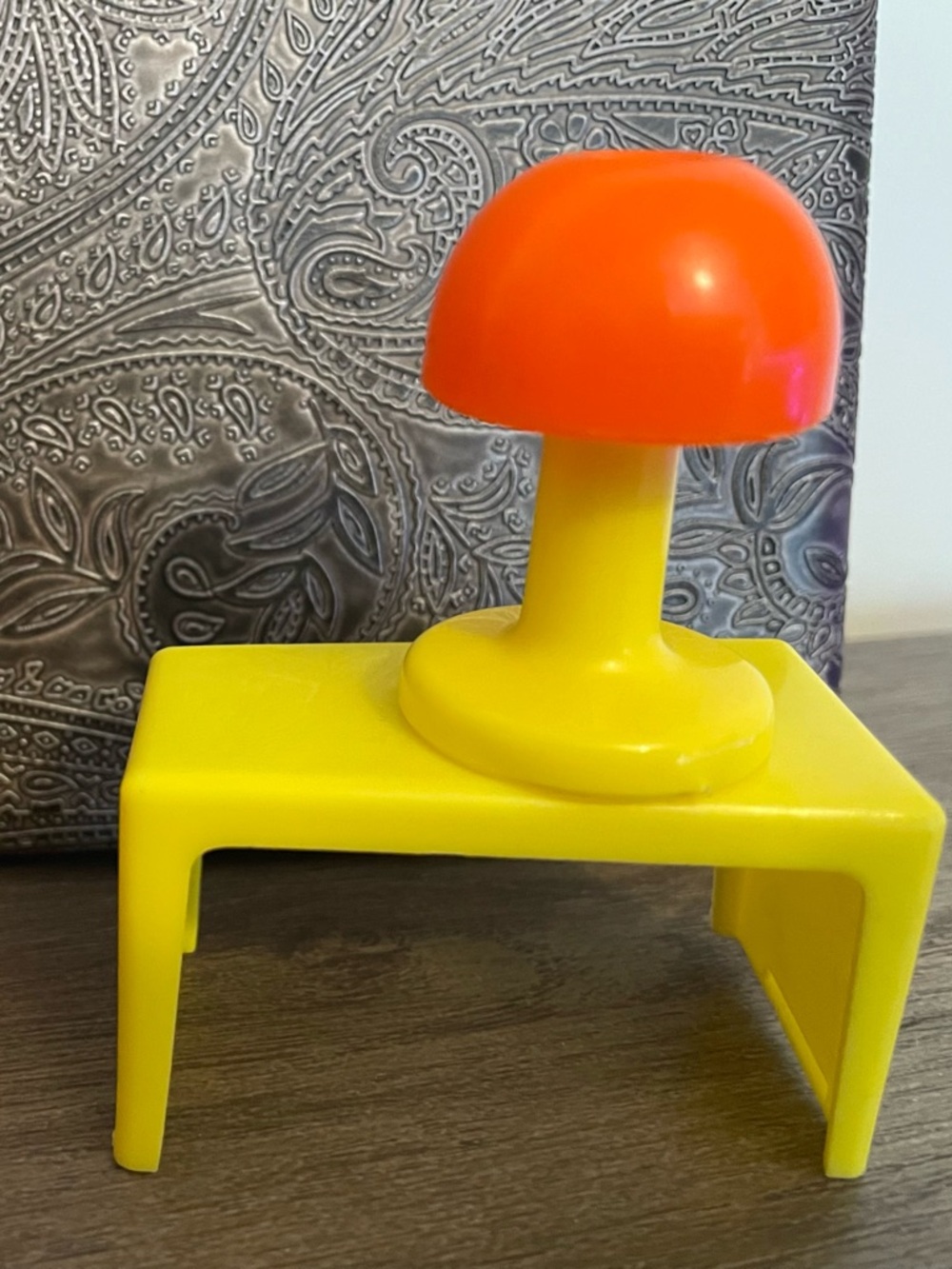 Moppet Secret Dollhouse Furnishings - Shelves Plates Table Lamp Bedding Beanbag - Picture 3 of 5